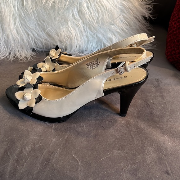 💟4/$10 Shoes - Picture 2 of 5